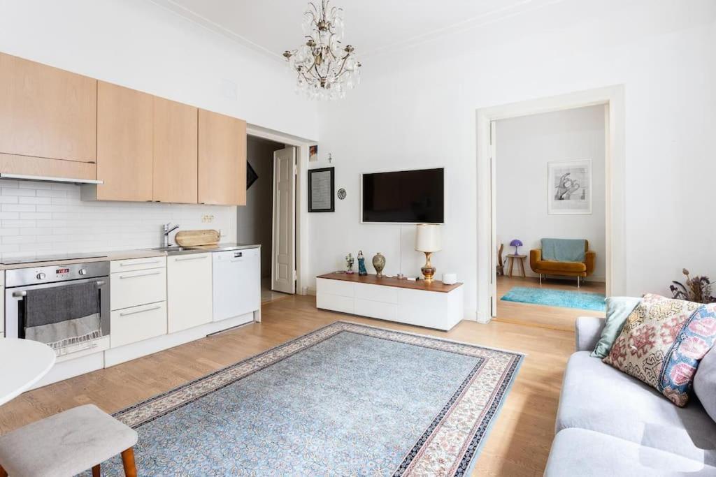 2 Bedroom 2 Full Bathroom Executive