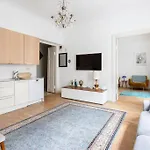 Central 2 Bedroom 2 Full Bathroom Executive Suite